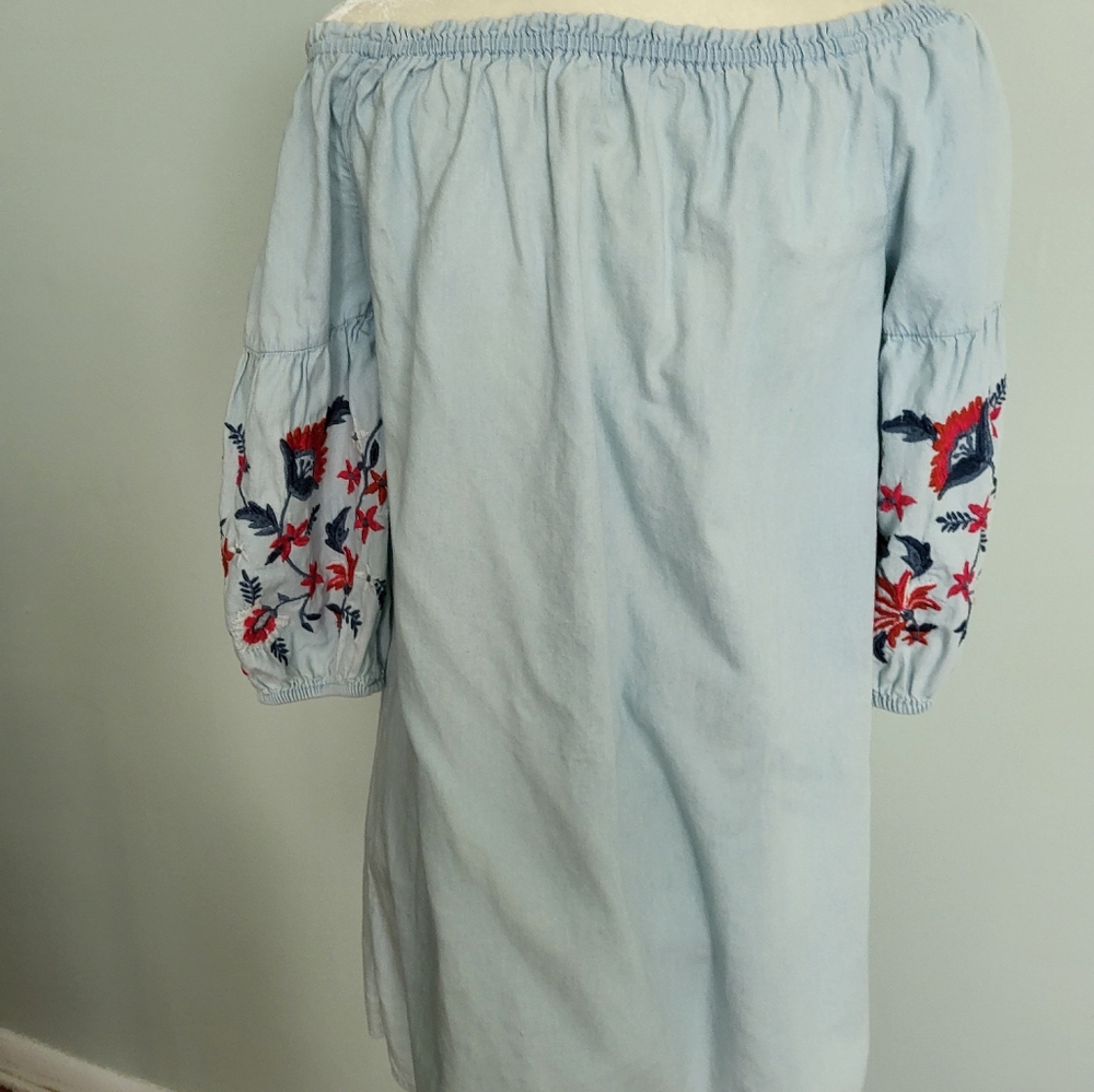 Solid Off-The-Shoulder Embroidered Chambray Shift… - image 7